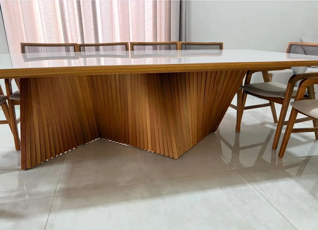 Mesa de jantar pés ripados 