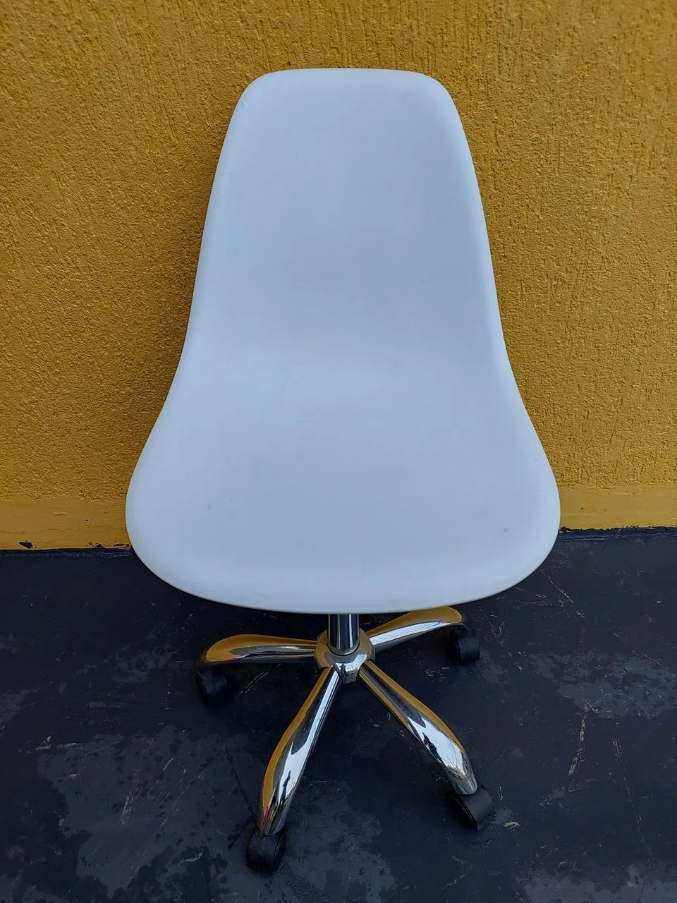 Cadeira escritorio Giratória eames eiffel  - Foto 5