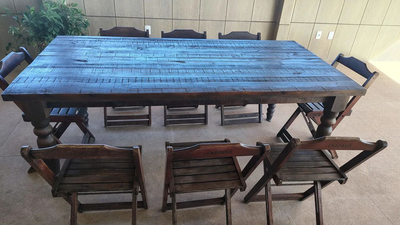 Mesa de madeira pura com 8 cadeiras - Foto 4