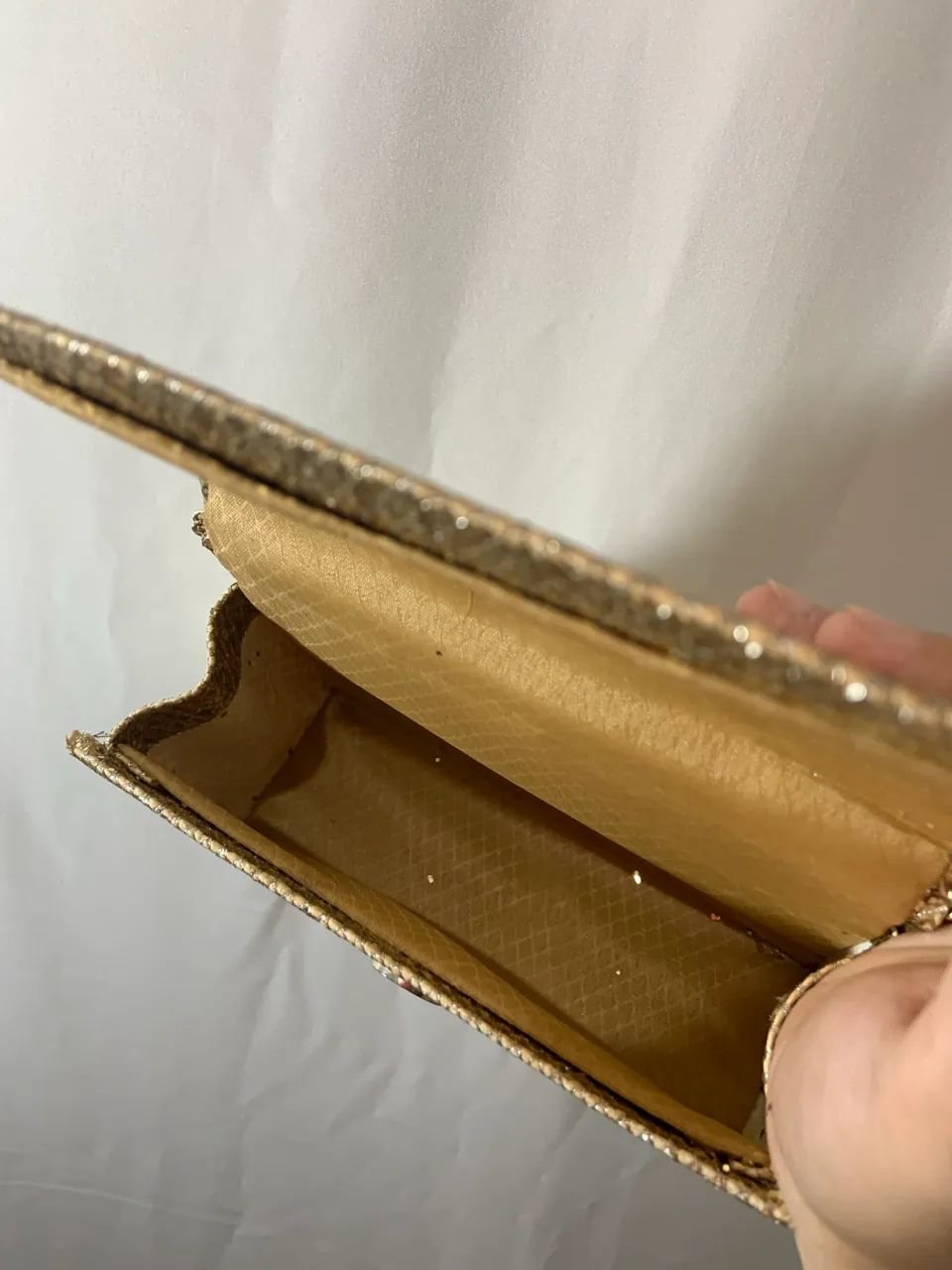 Bolsa clutch brilhosa dourada  - Foto 5