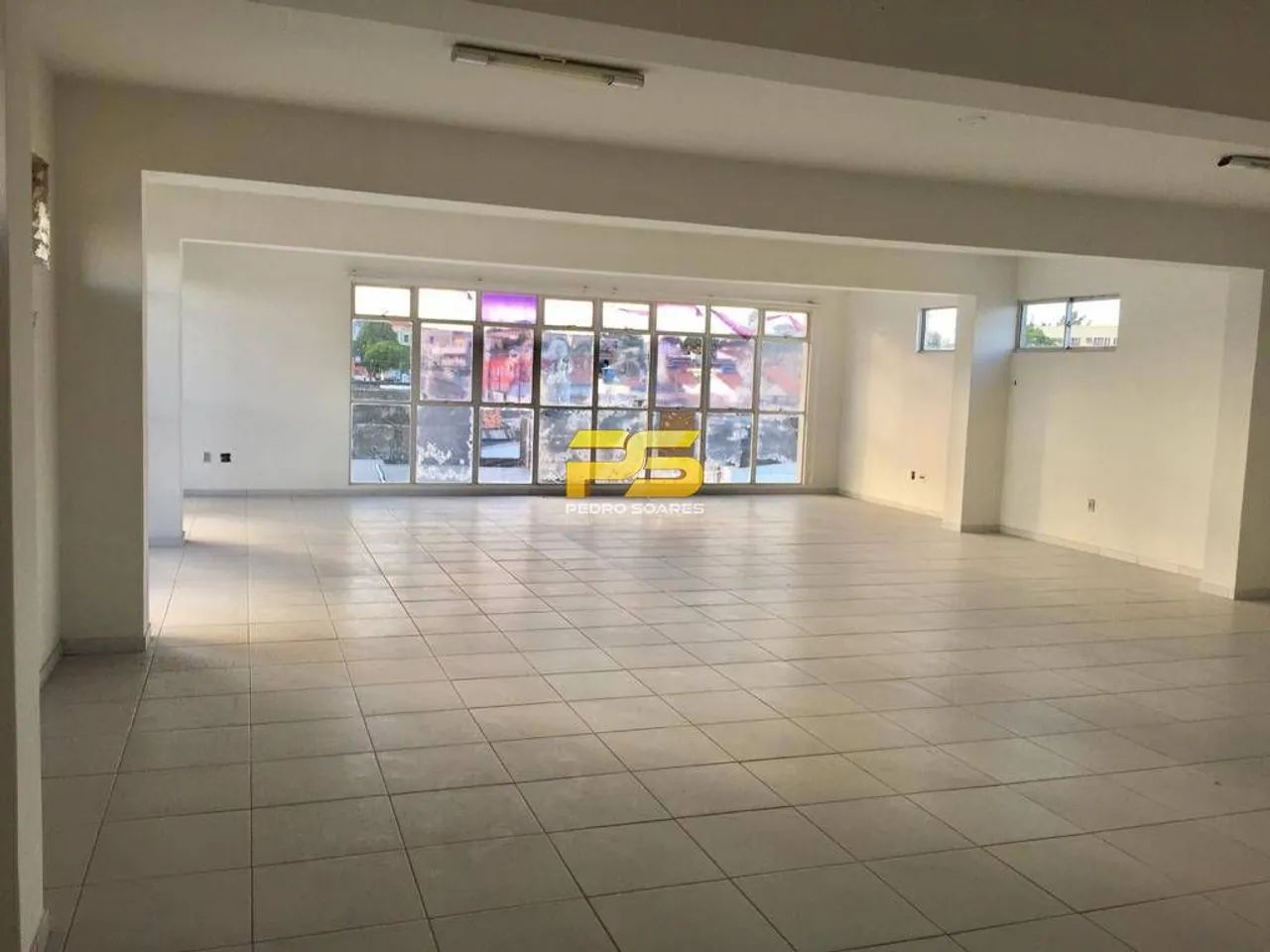 PRÉDIO COMERCIAL À VENDA