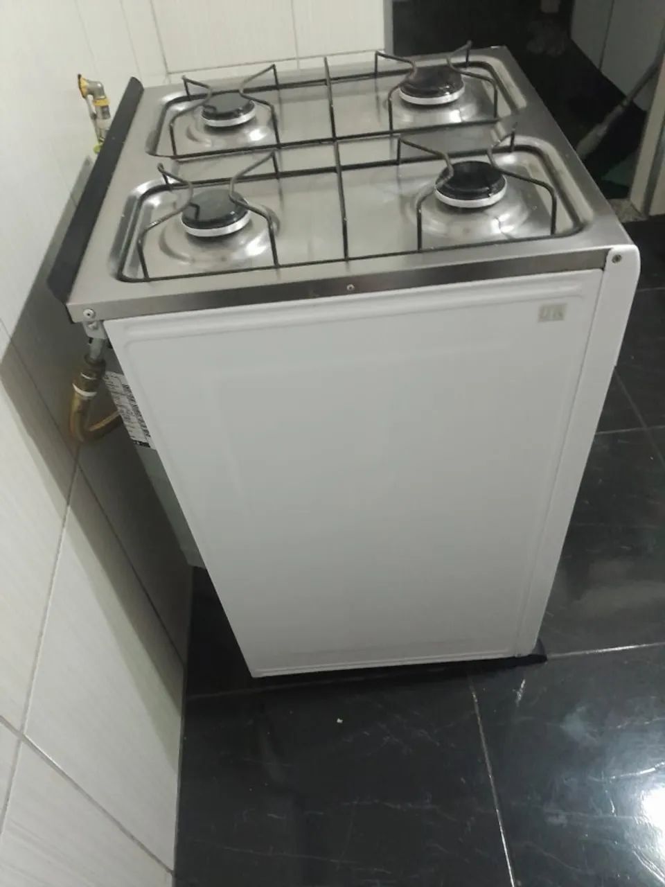 Vendo Fogão 4 bocas, pra gás encanado,sem a mangueira, 9 meses de uso,semi novo. - Foto 2