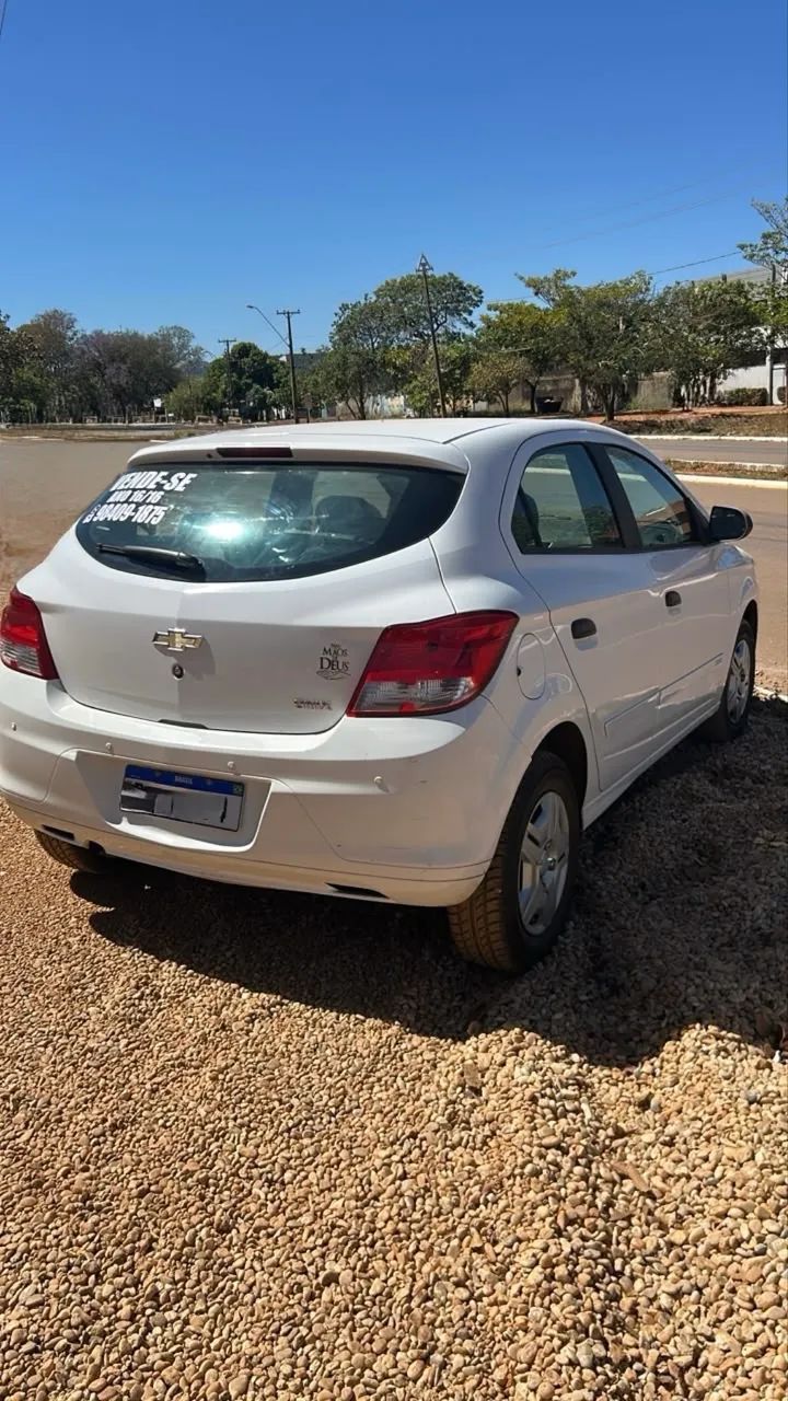 Chevrolet Onix Hatch LS 1.0 8V Flex Power Mec. 4P 2016 - Foto 4