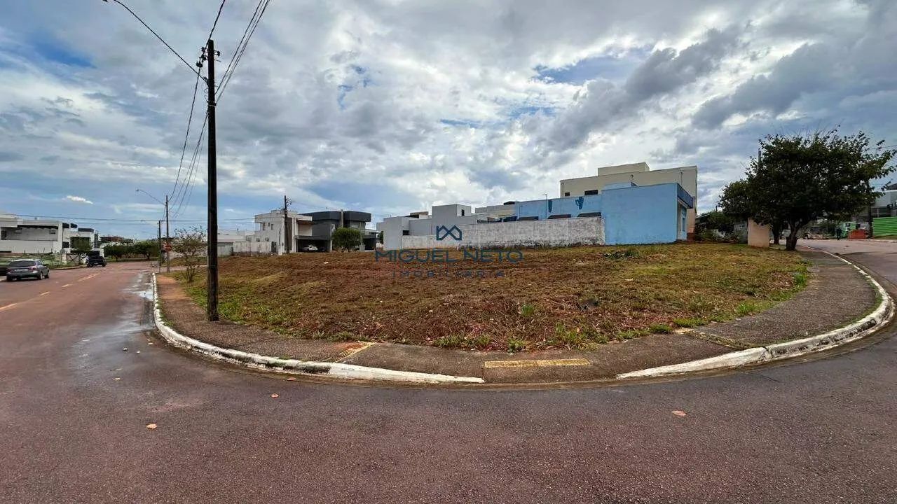 Terreno de esquina 300m²