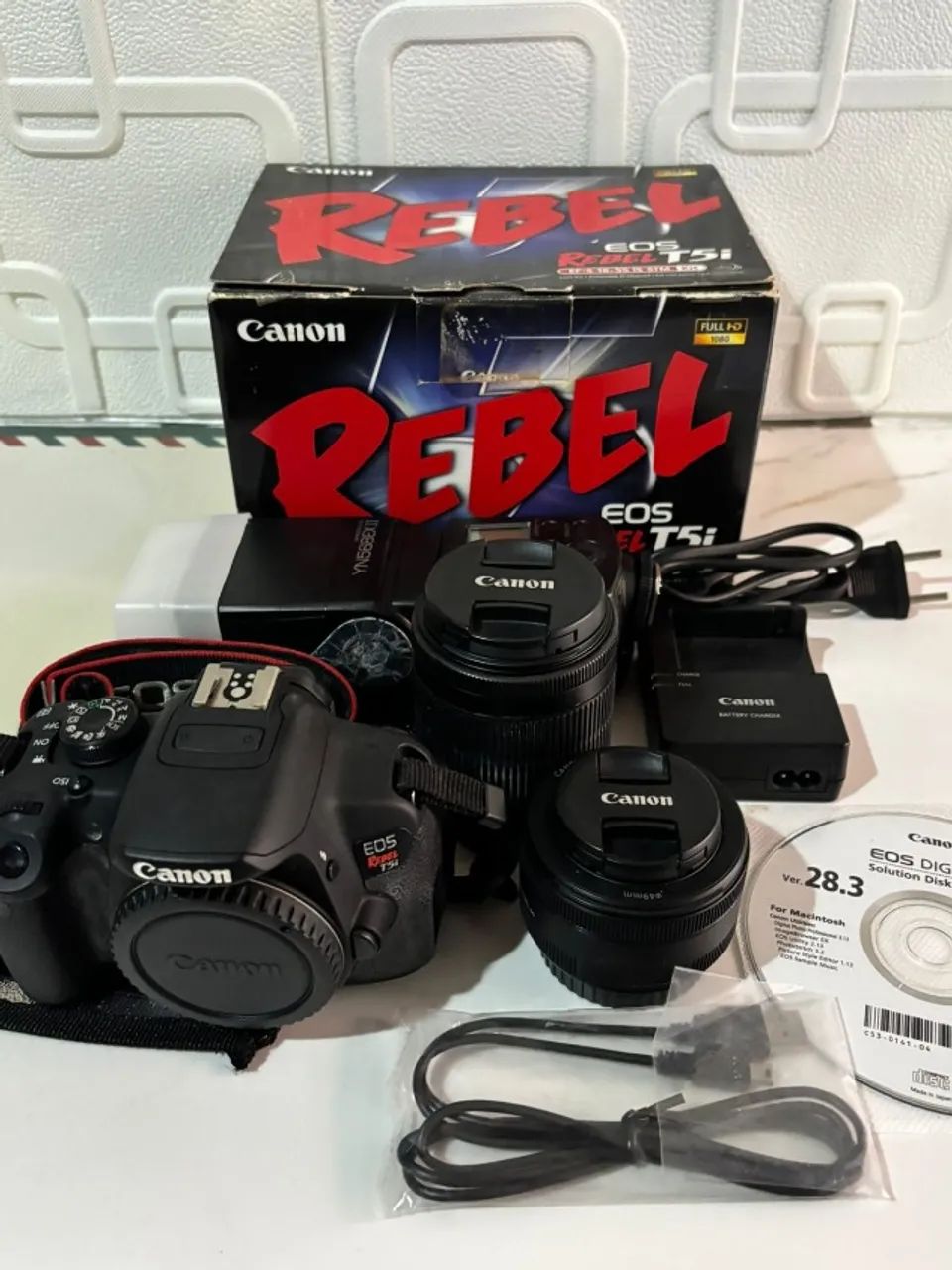 Câmera Canon T5i DSLR + 2 Lentes EF-S + Flash Yongnuo | Semi Nova