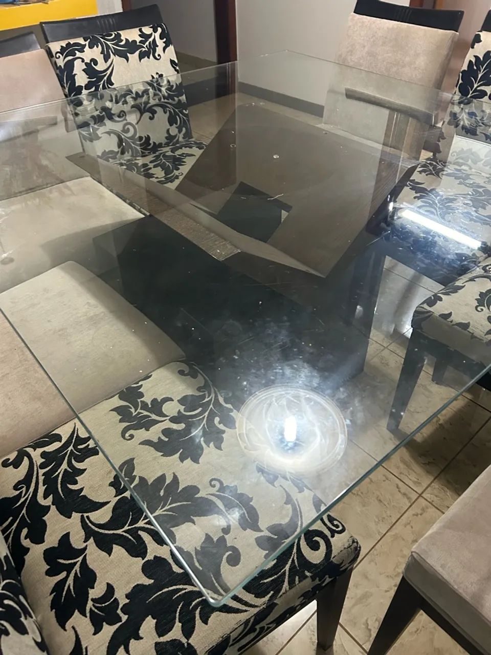Mesa de vidro e 8 cadeiras  - Foto 2