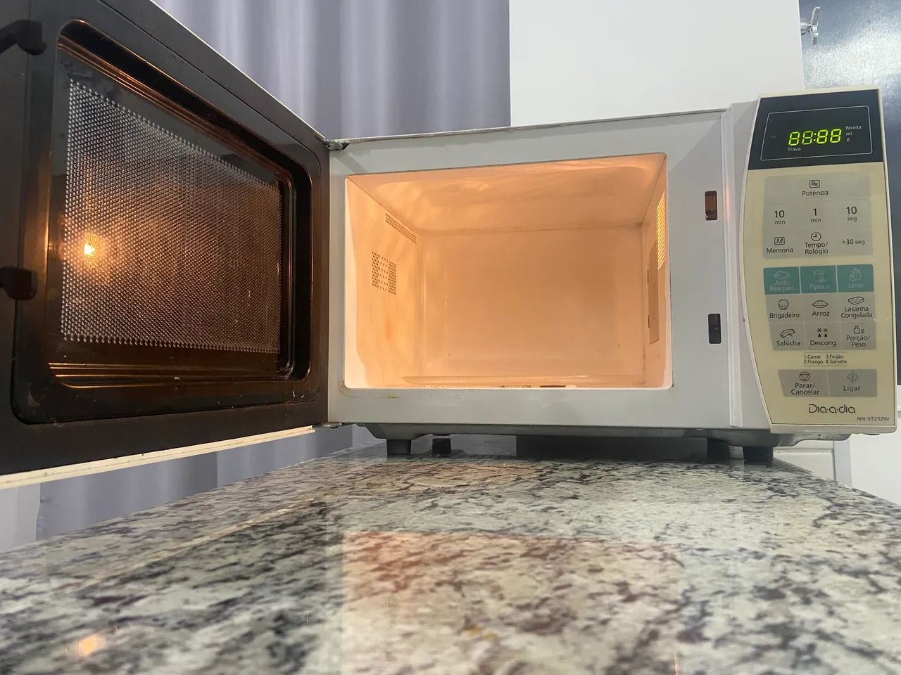 Micro-ondas Panasonic Dia a Dia - Usado - Foto 2