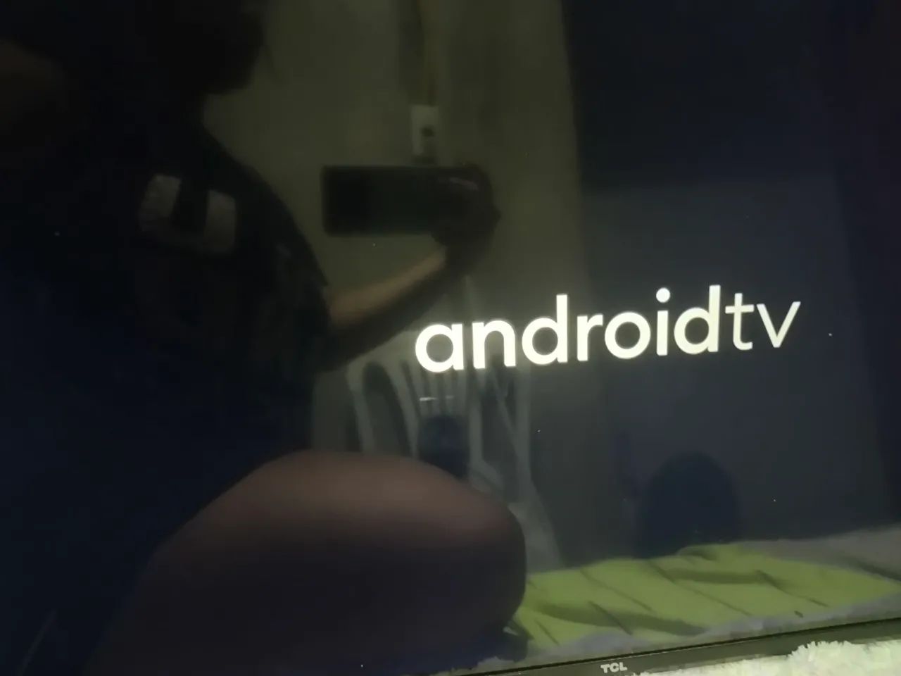 Tv TCL 2 anos de comprar mal usada,SEM A CAIXA  - Foto 3