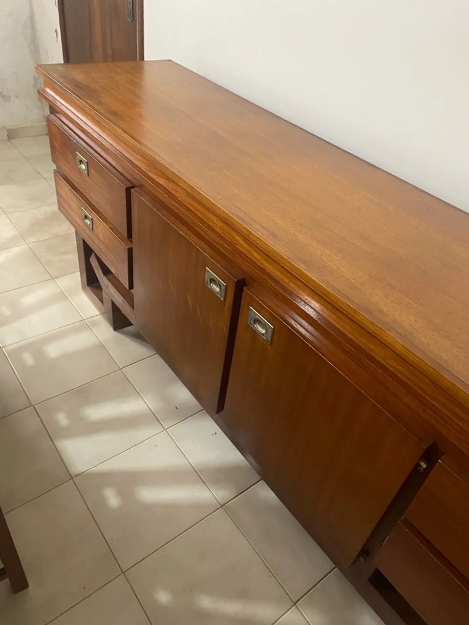 Conjunto mesa , 8 cadeiras e buffet madeira nobre - Foto 3