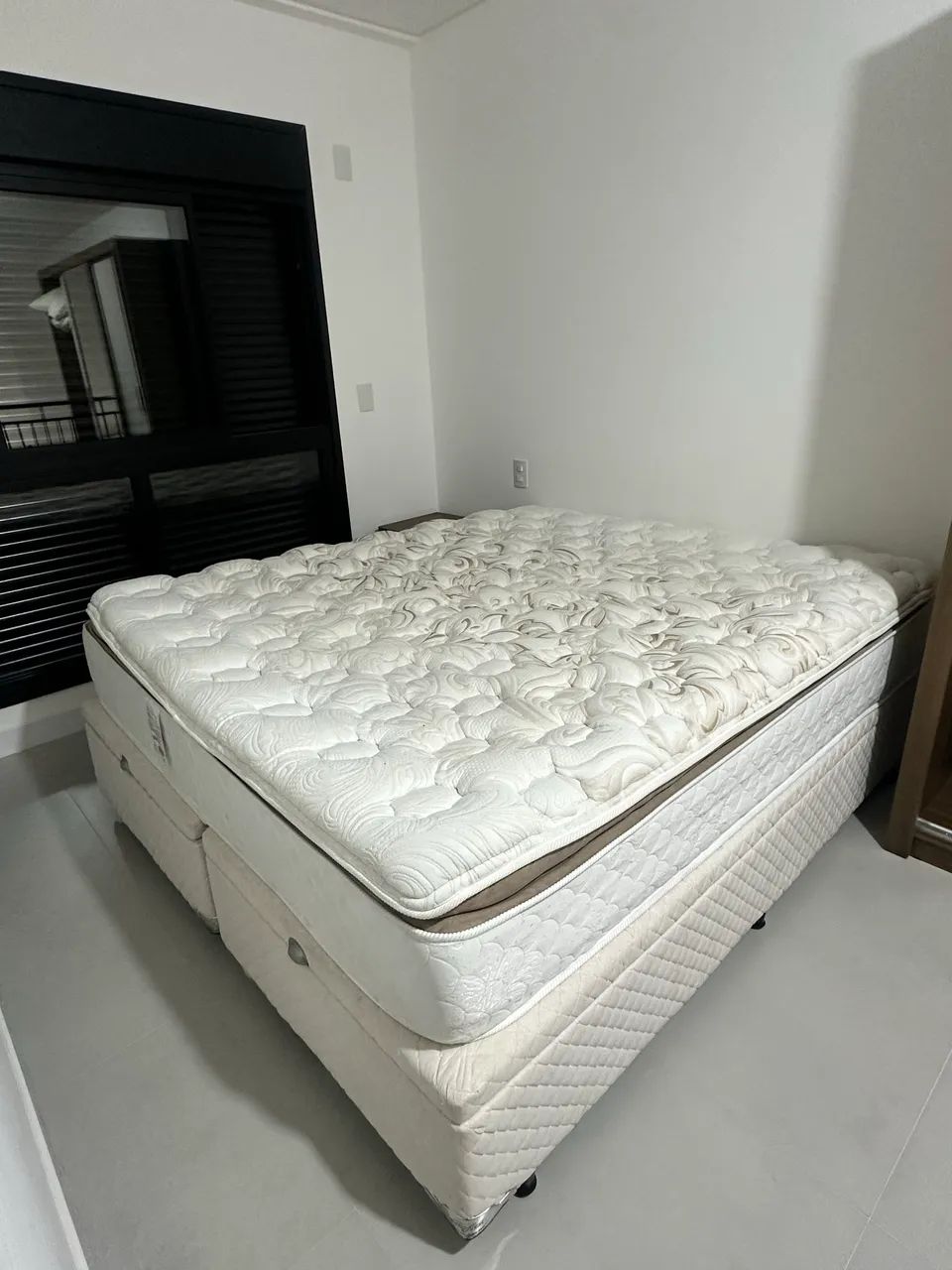 Cama Queen Size com Baú  - Foto 4
