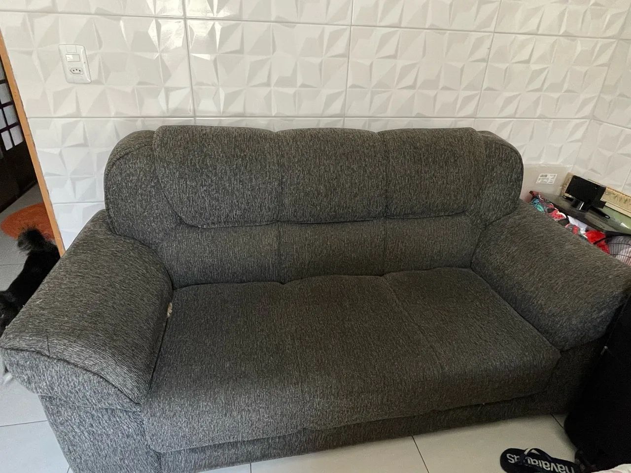 Sofá Cinza Usado - Bom Estado de Conservação - Foto 2