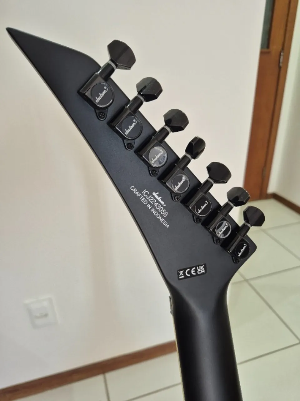 guitarra jackson emg