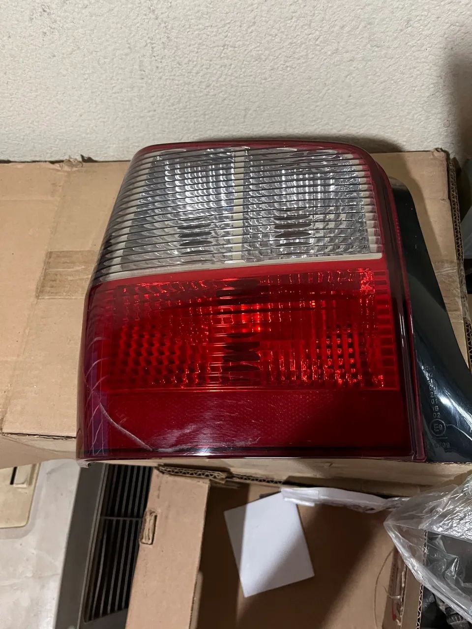 Lanterna traseira Fiat uno Mille 