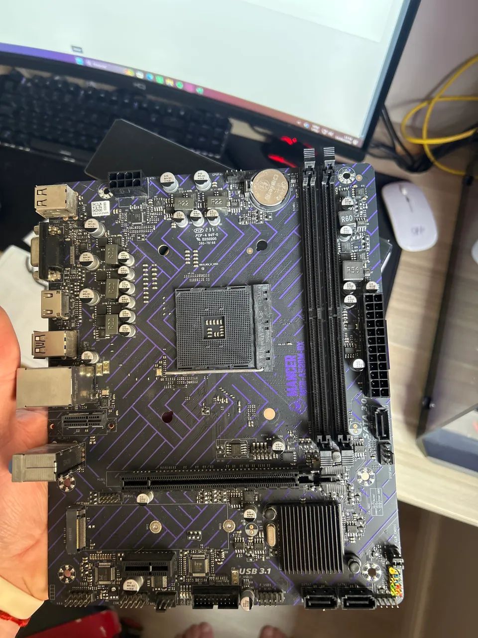 Placa-mãe Mancer A520M-DX AM4 DDR4 com defeito