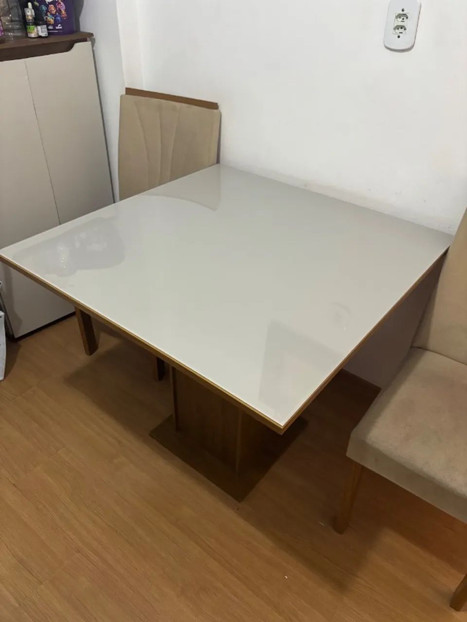 Mesa 1mx1m com duas cadeiras  - Foto 3