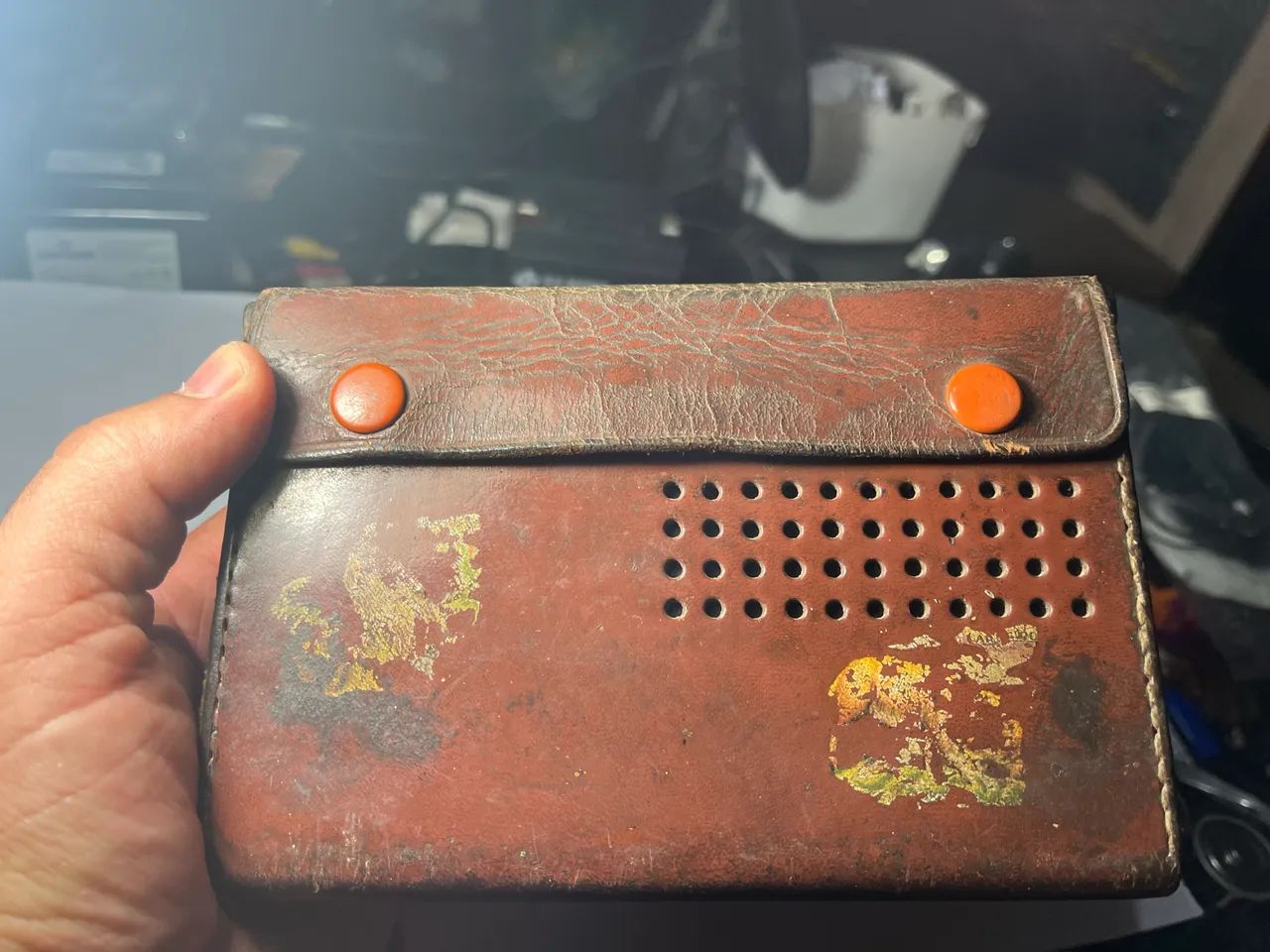 rádio portátil vintage Hitachi Transistor 8, modelo WH-822H