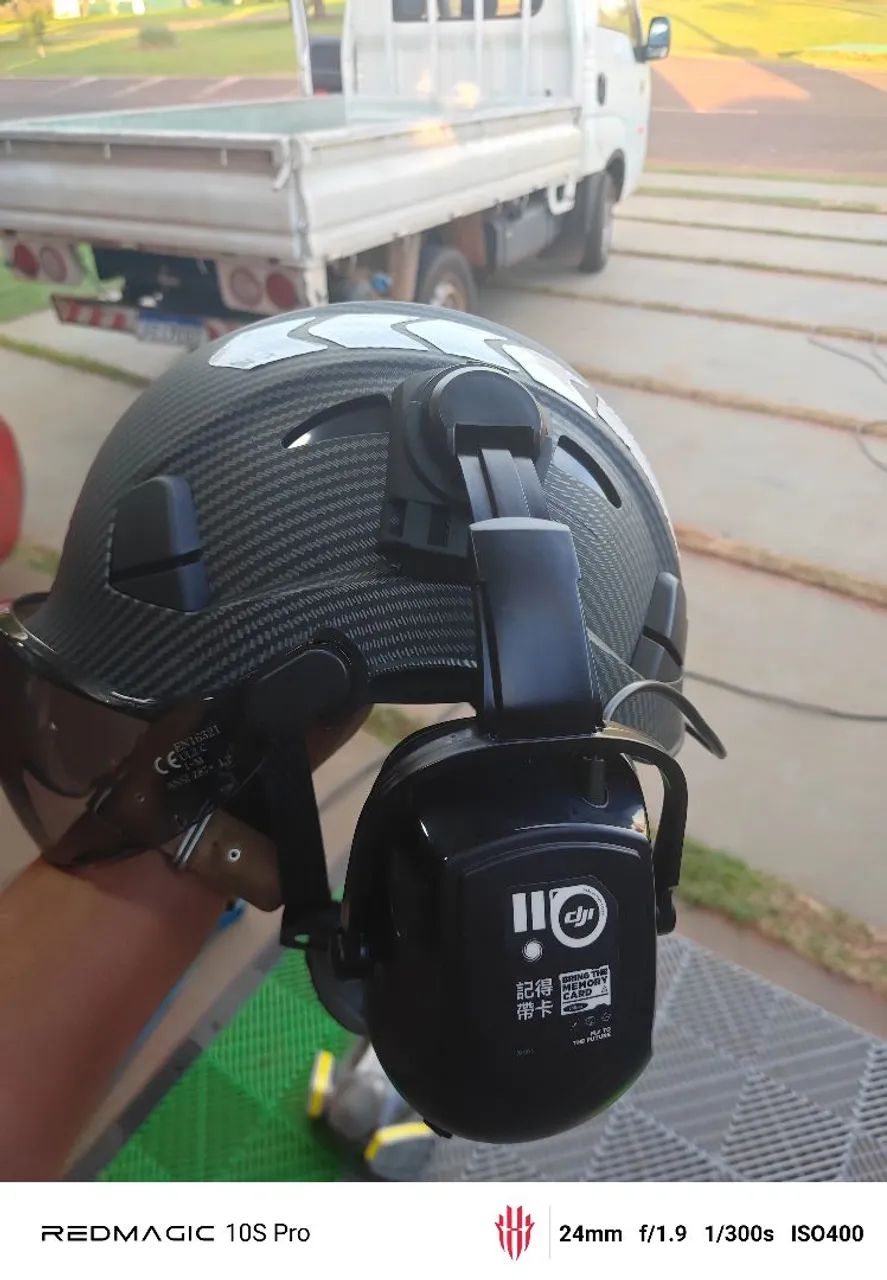 Capacete fibra de carbono Drone DJI Bluetooth de segurança  - Foto 2