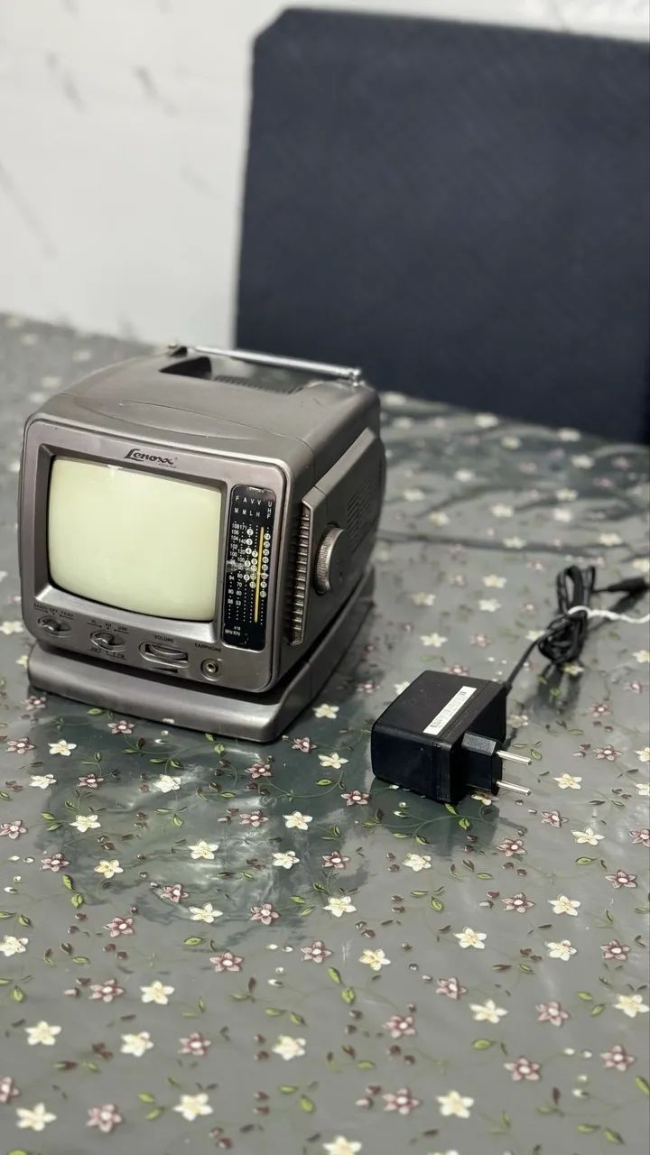 Vende-se Mini Tv Tubo Lenoxx 5 polegadas  - Foto 5