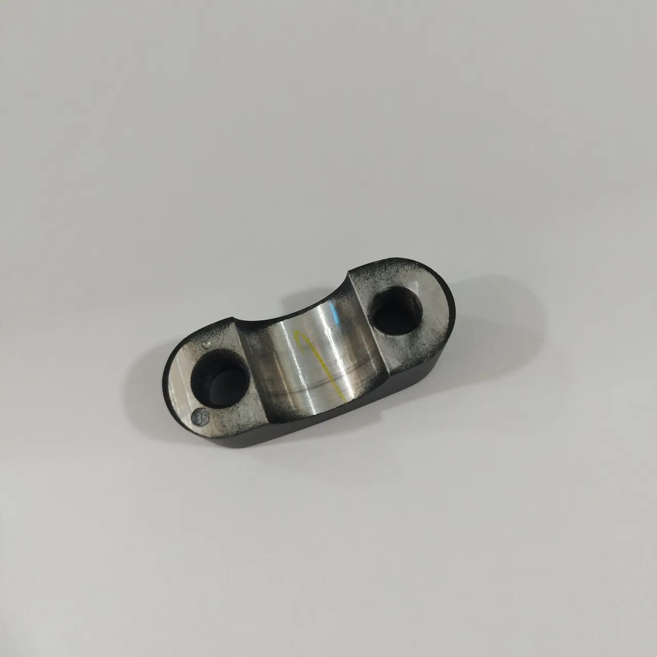 Fixador superior mesa guidão Mt03 2023 - Foto 3