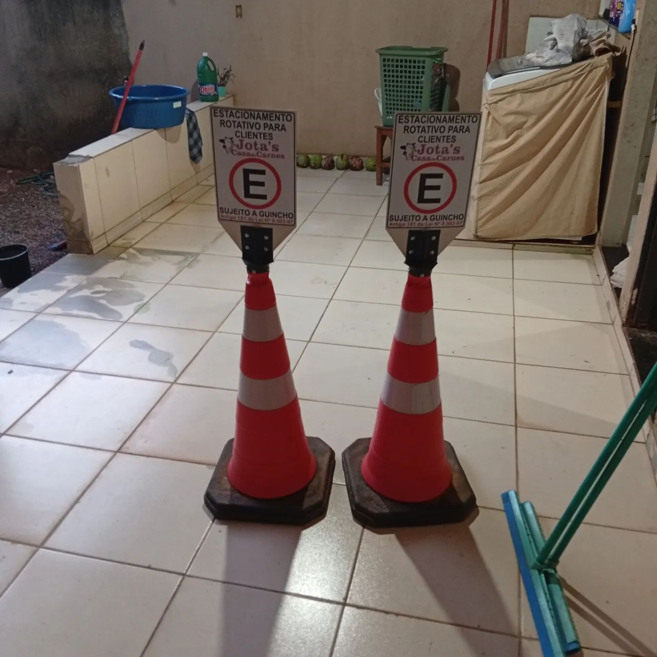 2 cones de trânsito  - Foto 2