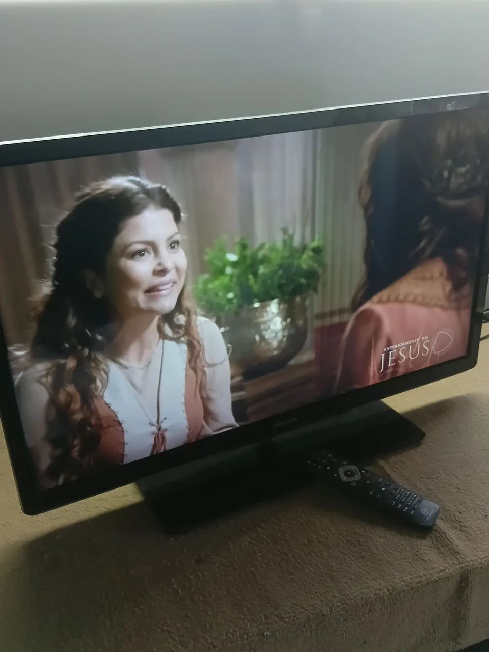 TV Led Philipis 32 polegadas funcionando 