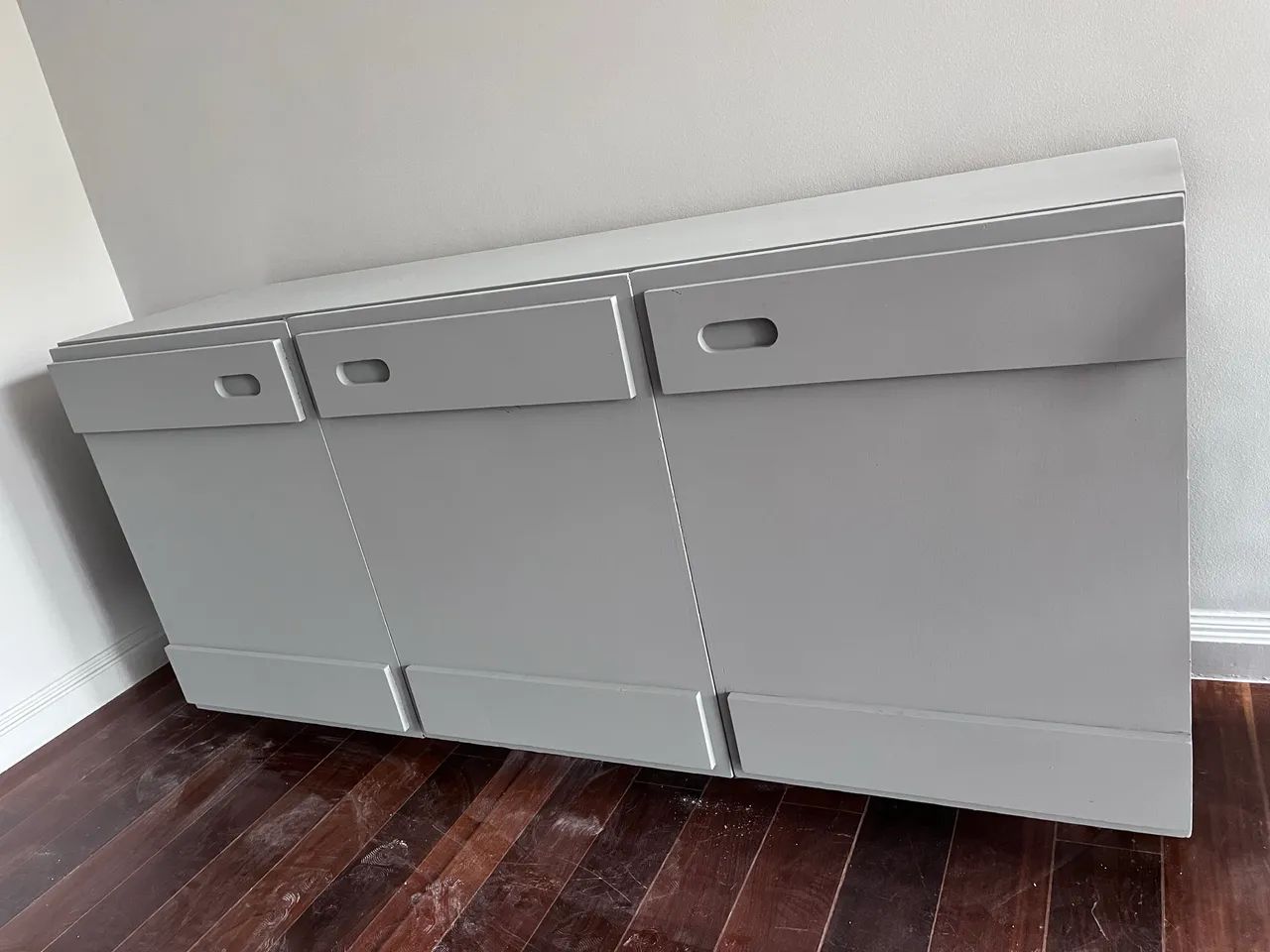Buffet de madeira maciça totalmente reformado 