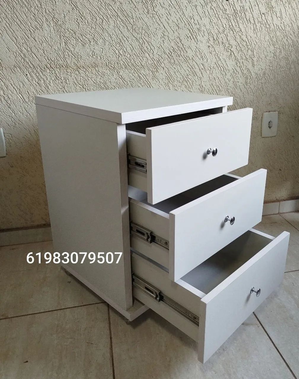 Mesa de Cabeceira com 3 gavetas - com rodinhas  - Foto 2