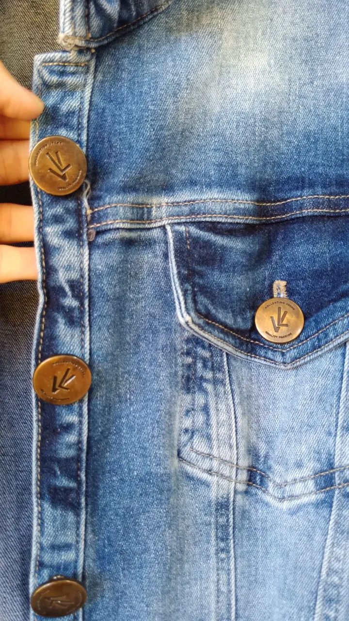 MACACÃO Jeans regata com manga desfiada - Foto 3