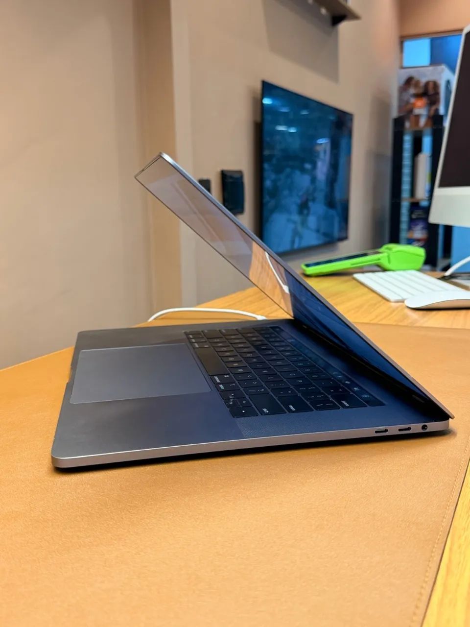 (6 meses de garantia) MacBook Pro 2018 15`` 16GB com 6 meses de garantia  - Foto 4