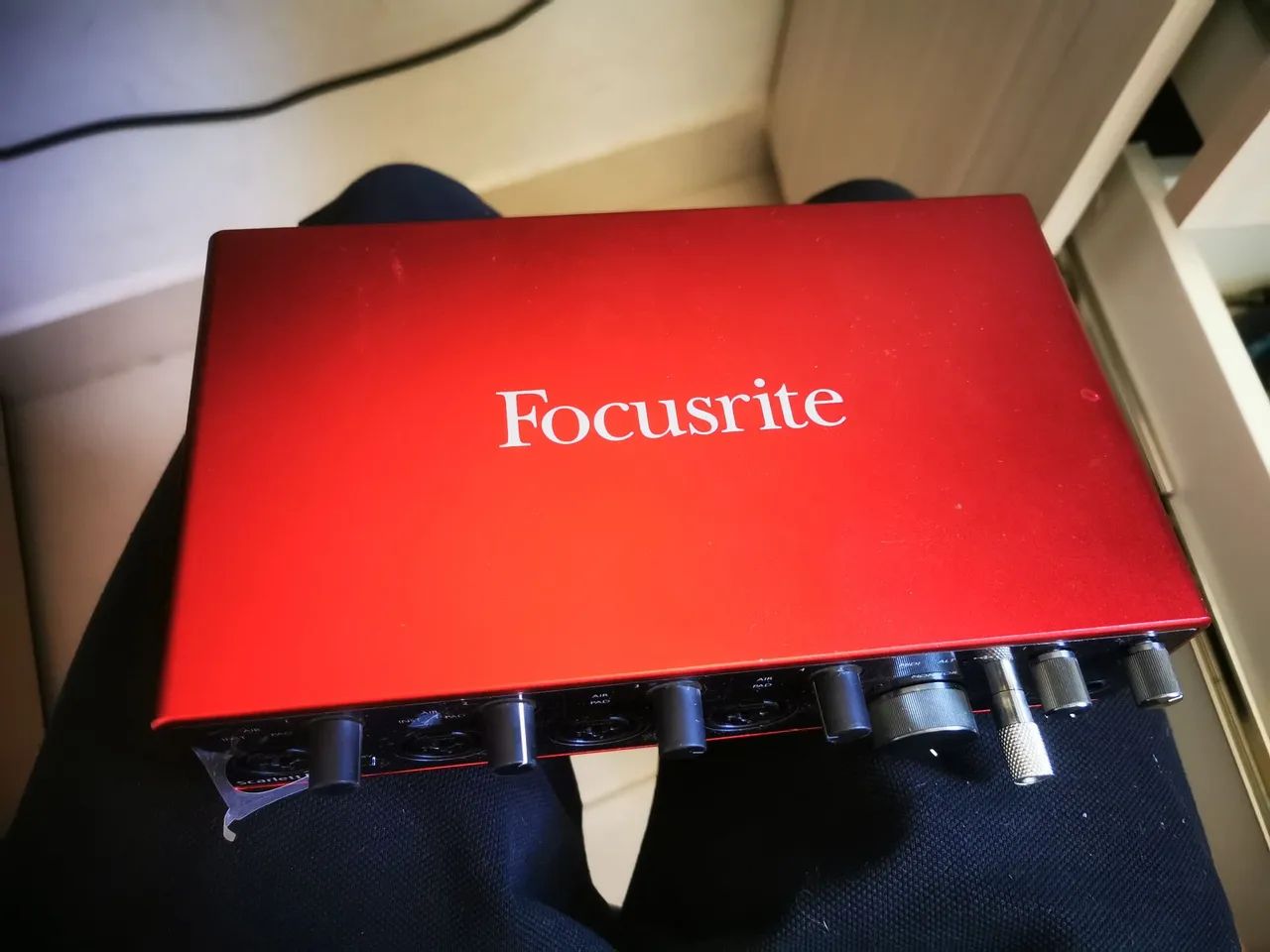 Interface de Áudio Profissional  Focusrit Scarlett 18i8 3gn (usada) - Foto 2