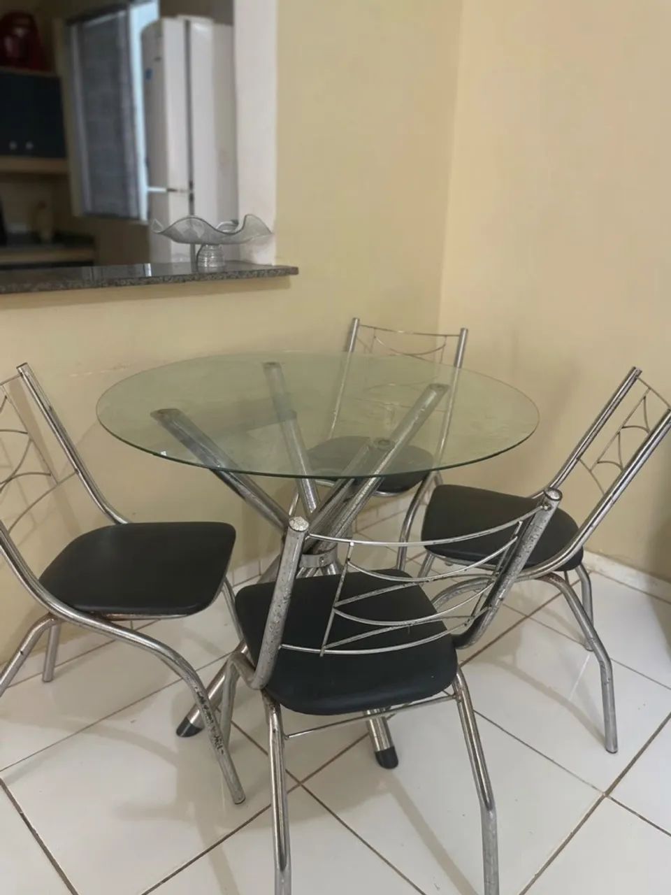 Mesa de vidro 4 cadeiras 