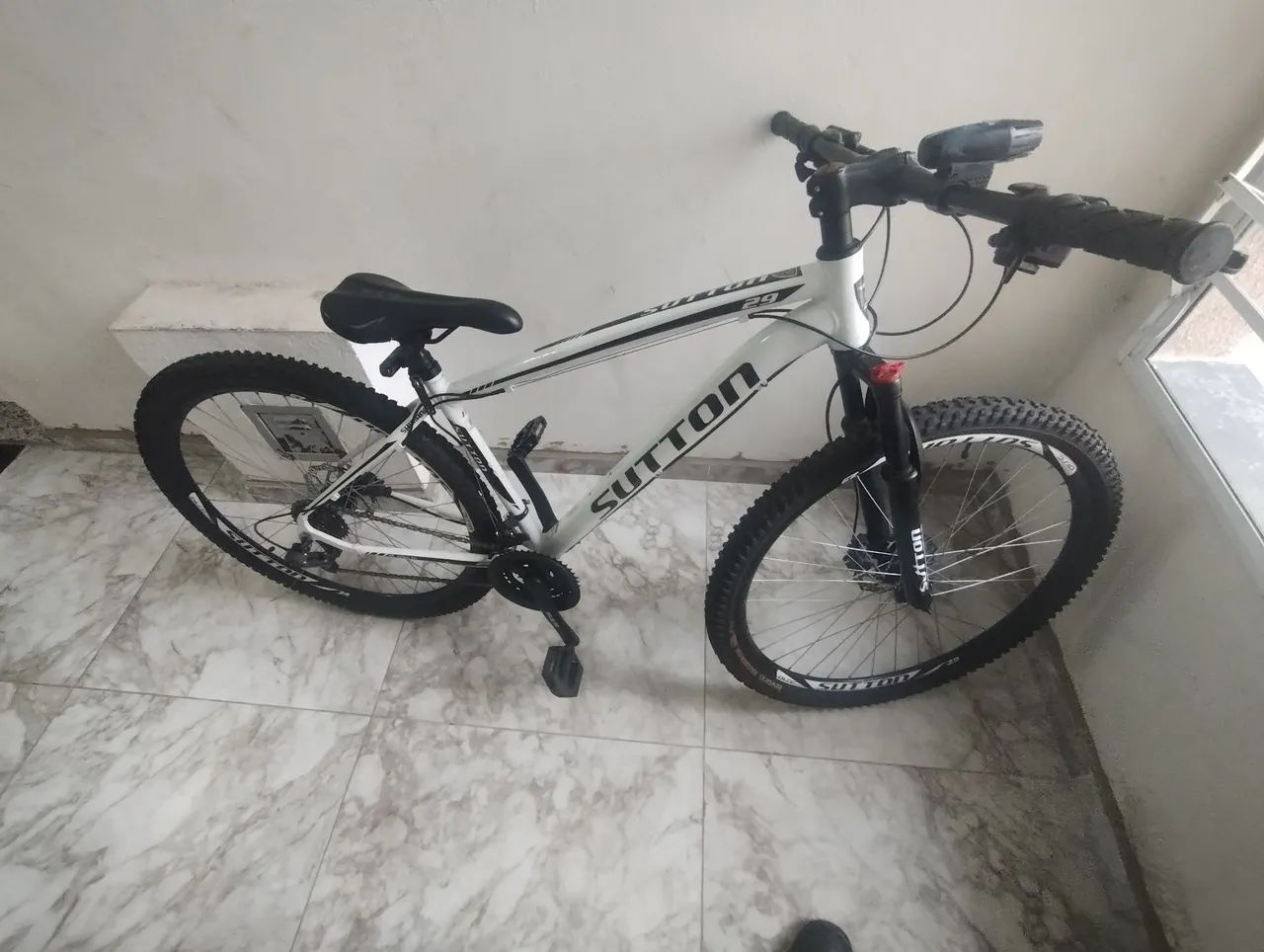 Bicicleta sutton Aro 29 freio hidráulico T 17  - Foto 5