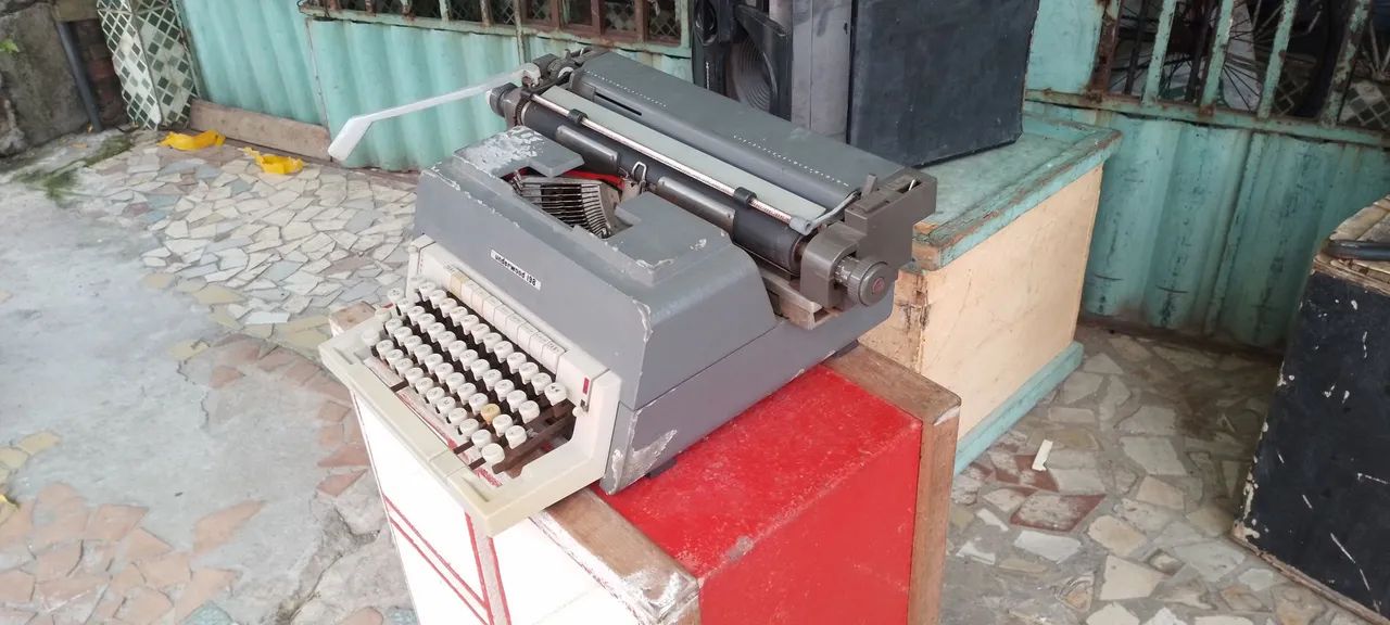 Máquina de datilografia relíquia R$150 - Foto 2
