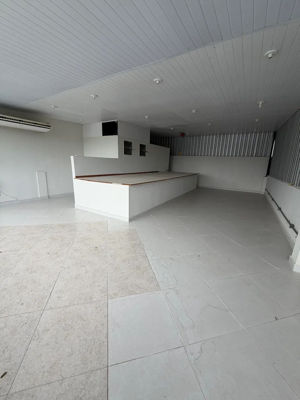 ESPAÇO COMERCIAL PARA ALUGAR - 120 m² EM GUAPIMIRIM