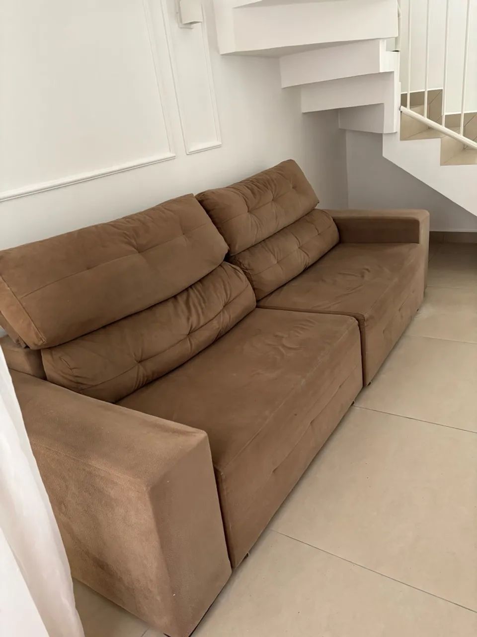 Sofá retrátil e reclinável (ganha rack de brinde)