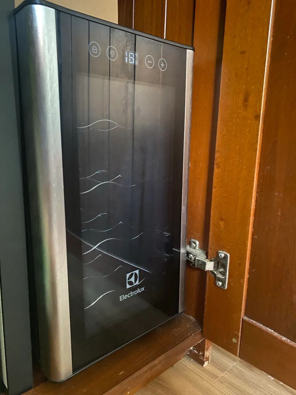 Adega Electrolux nunca usada 