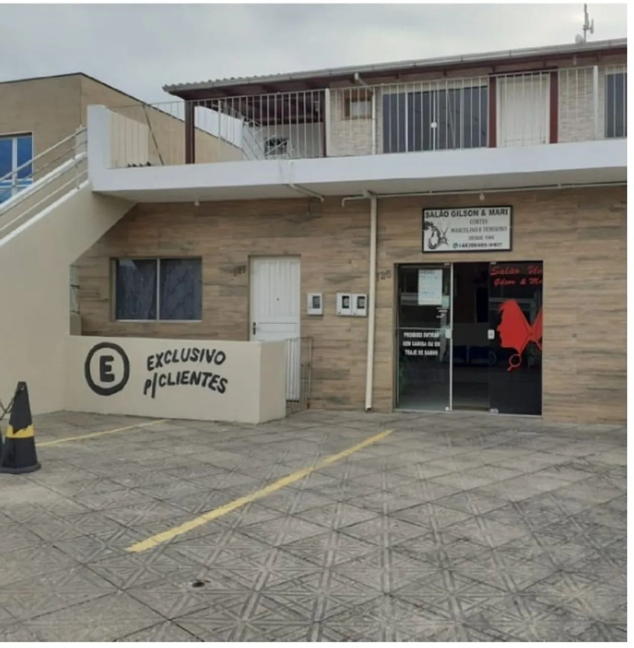 Casa na rua principal com 05 kitnetes na Tapera!
