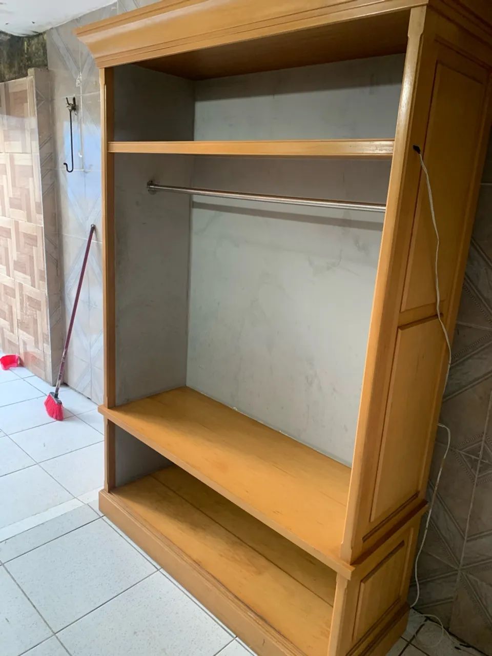 GUARDA ROUPA - MADEIRA MACIÇA  - Foto 4