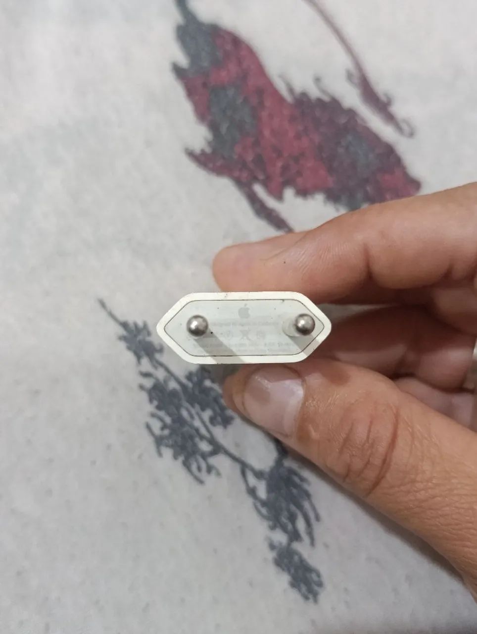 carregador de tomada USB branco iPhones, iPads e Apple Watch - Foto 3