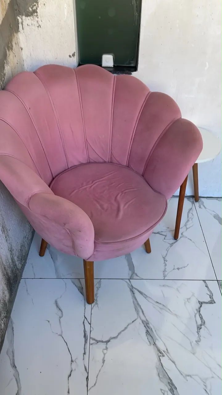 Poltrona e puff de luxo 250,00