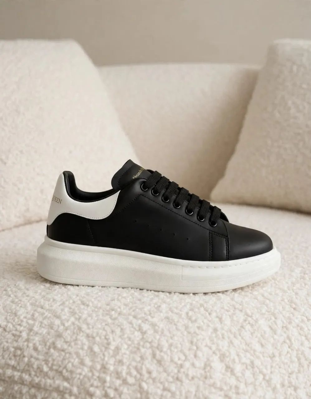 Tênis Alexander Mcqueen promoção - Foto 3