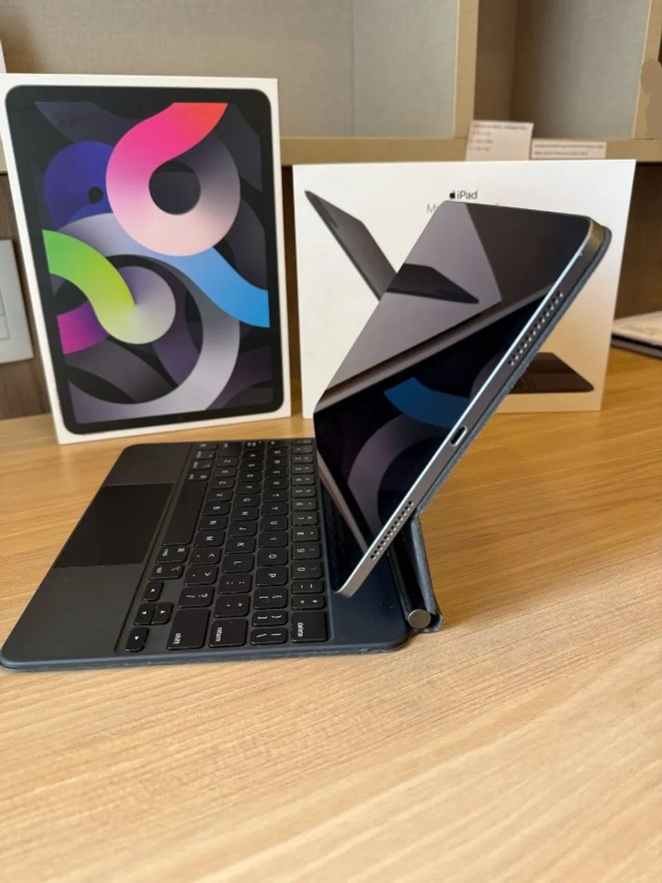 Apple iPad Air 4a Geração + Magic Keyboard original - Tablets e E