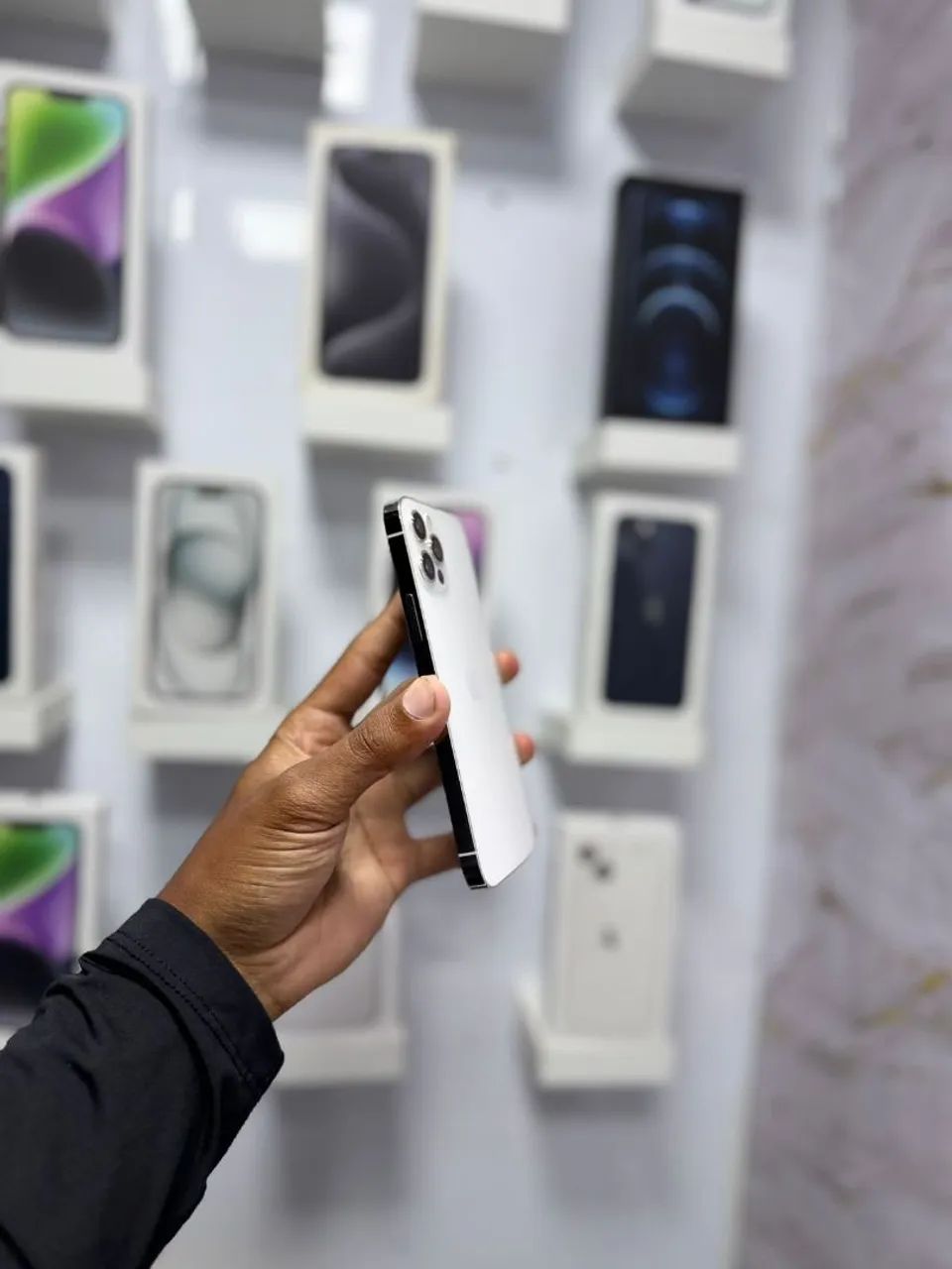 IPHONE 12 PRO 128GB<br>R$ 2.099,00 - Foto 2