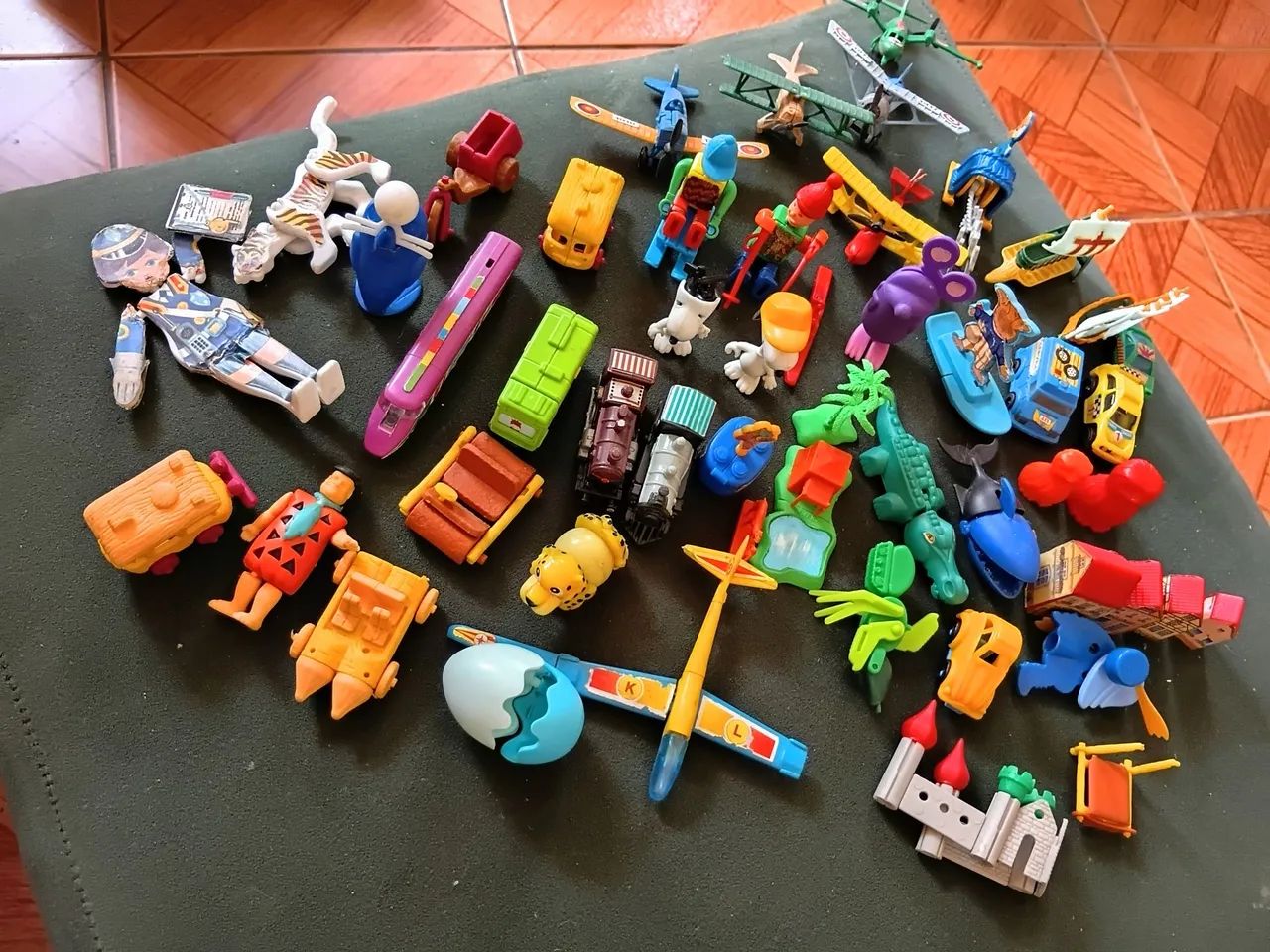 Mini brinquedos antigos kinder ovo