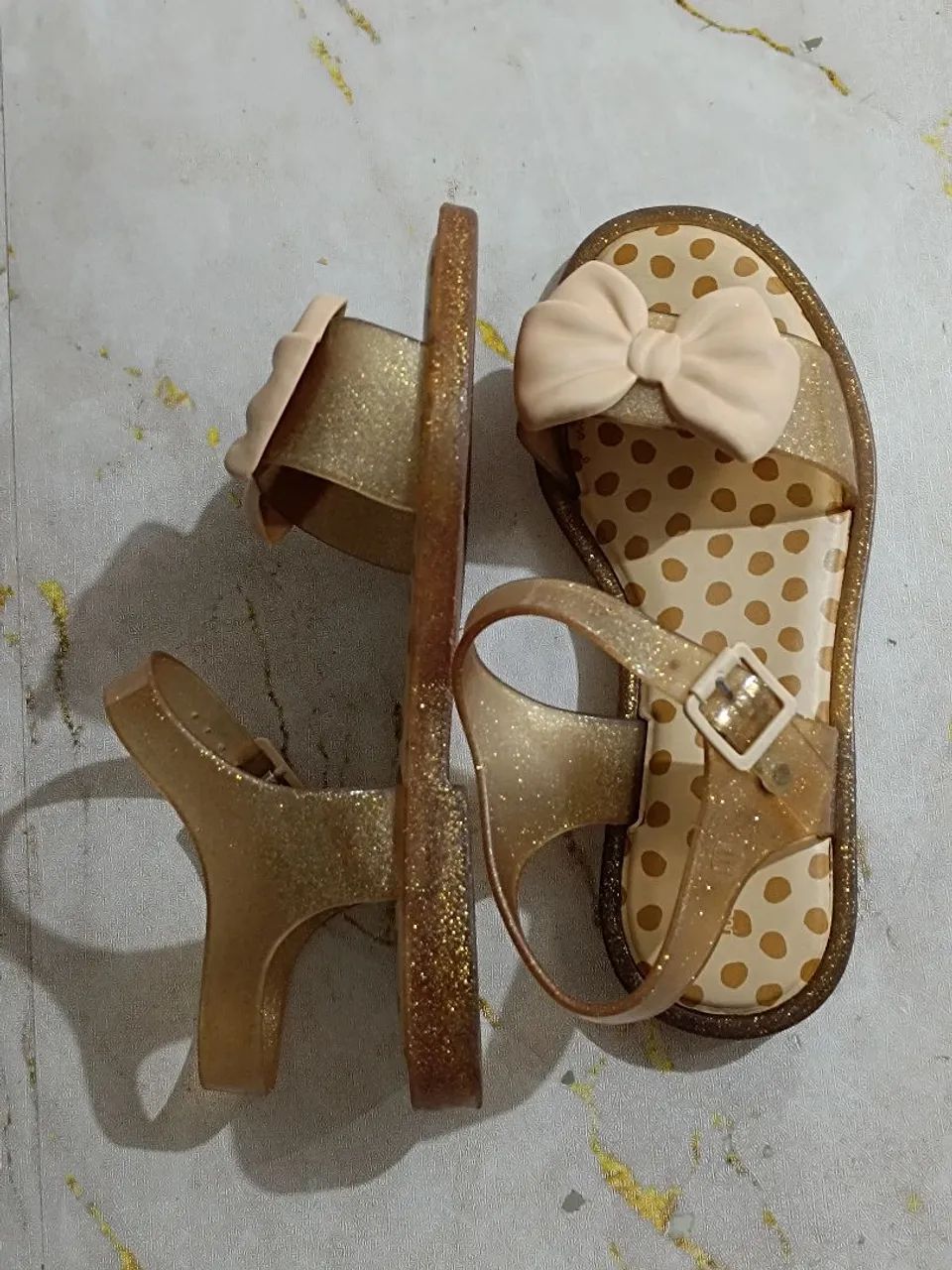 Mini Melissa dourada com glitter e laço. N °30 - Foto 3