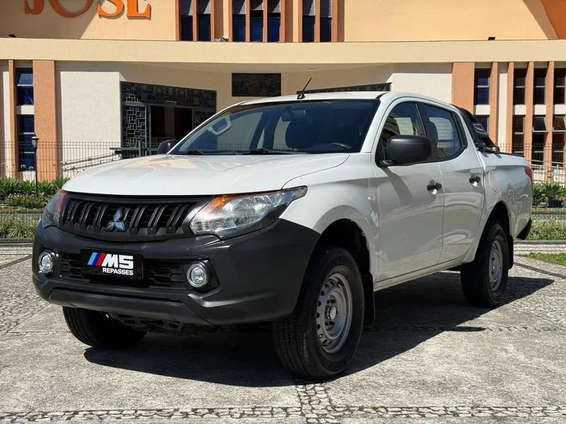 Mitsubishi L200 L200 Triton GL 3.2 CD TB Int. Dies. Mec. 2021