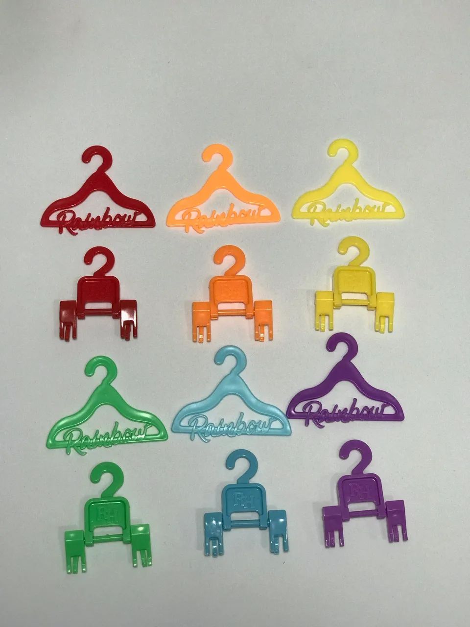 Boneca Rainbow High - lote de cabides série 1