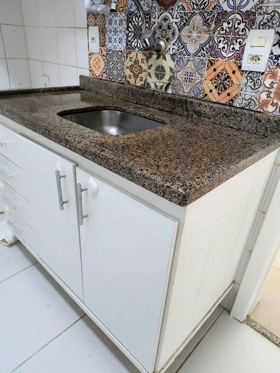 Pia de granito com cuba de inox - Foto 2