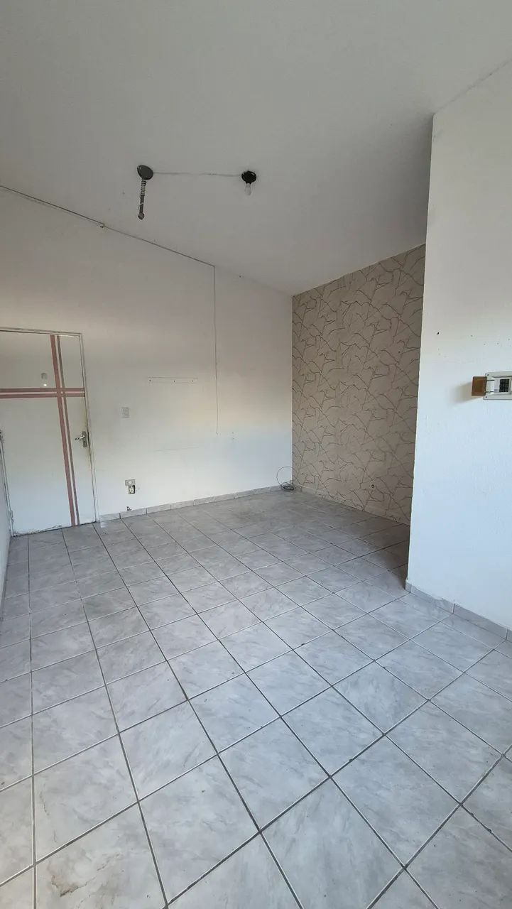 Aluga-se sala comercial no Farol - Foto 2
