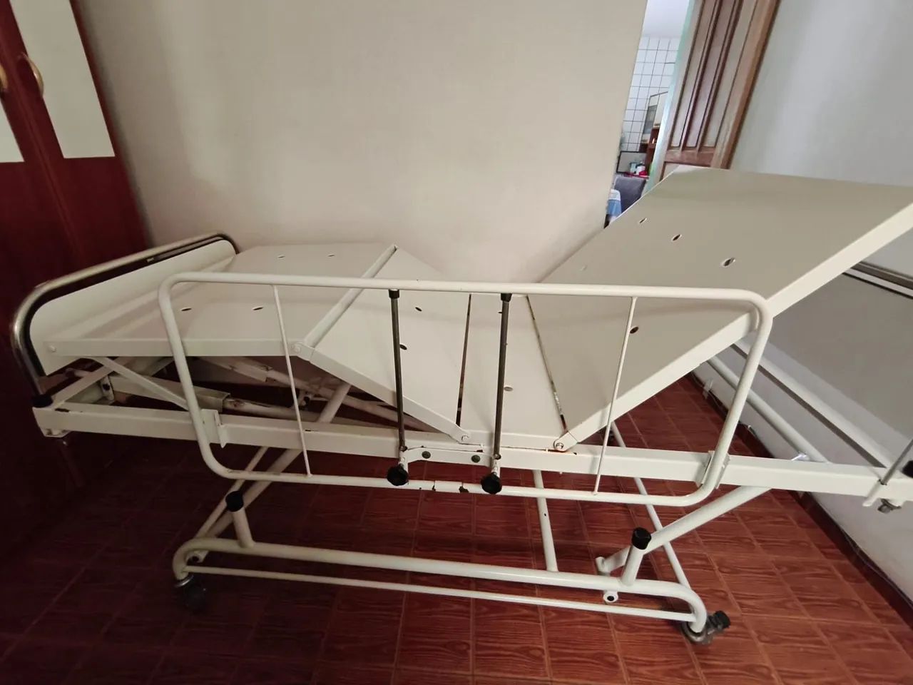 Cama hospitalar 3 manivelas  - Foto 5